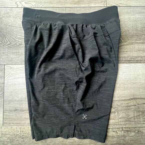 Lululemon Mens Active Performance Stretchy Shorts Zipper Pockets Training Gym - Picture 1 of 13